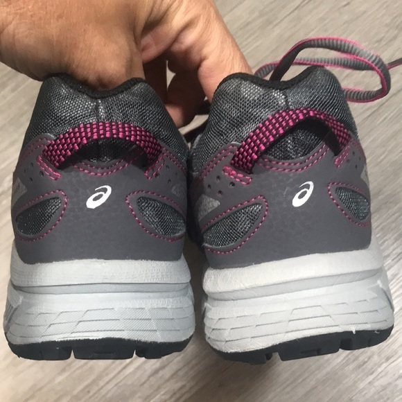 ASICS Gel Venture 6 Gray & Pink Running Shoes         size 7 - Picture 6 of 10